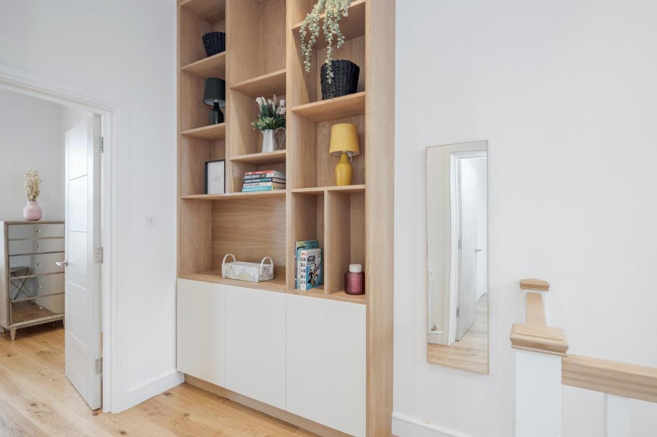 Beautiful 2 Bedrooms Split Level Fulham Apartment Лондон Экстерьер фото