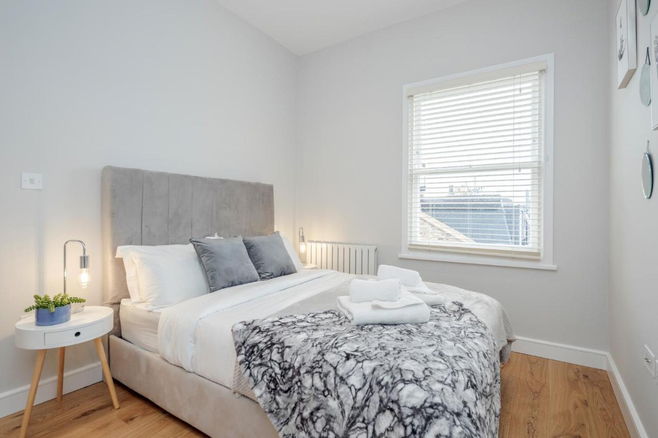 Beautiful 2 Bedrooms Split Level Fulham Apartment Лондон Экстерьер фото